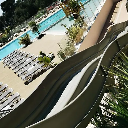 Mobil Neuf L Ile Dor St Raphael Avec Piscine Kamp alanı